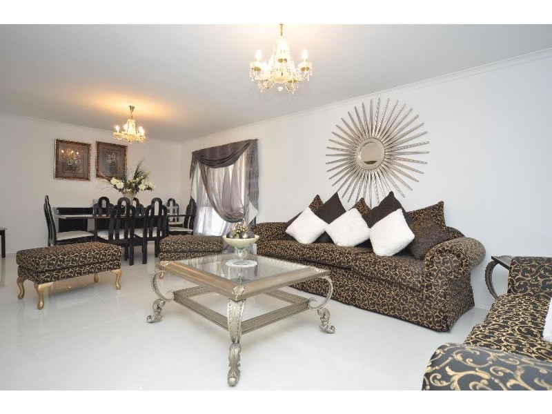 10 Arbuthnot Parade, Benowa QLD 4217