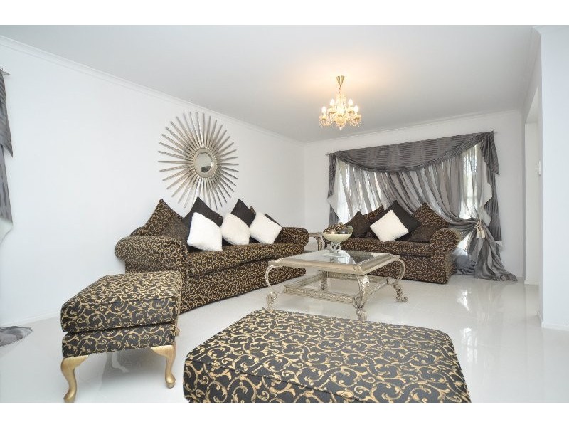 10 Arbuthnot Parade, Benowa QLD 4217