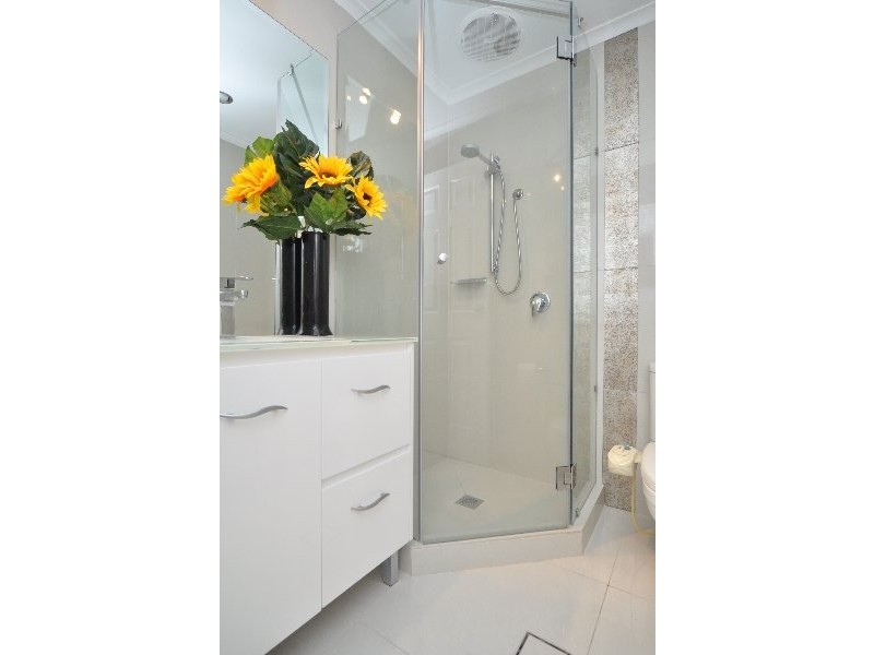 10 Arbuthnot Parade, Benowa QLD 4217