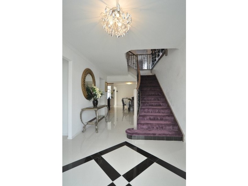 10 Arbuthnot Parade, Benowa QLD 4217