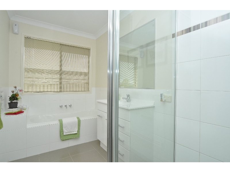 68 Harmsworth Road, Pacific Pines QLD 4211