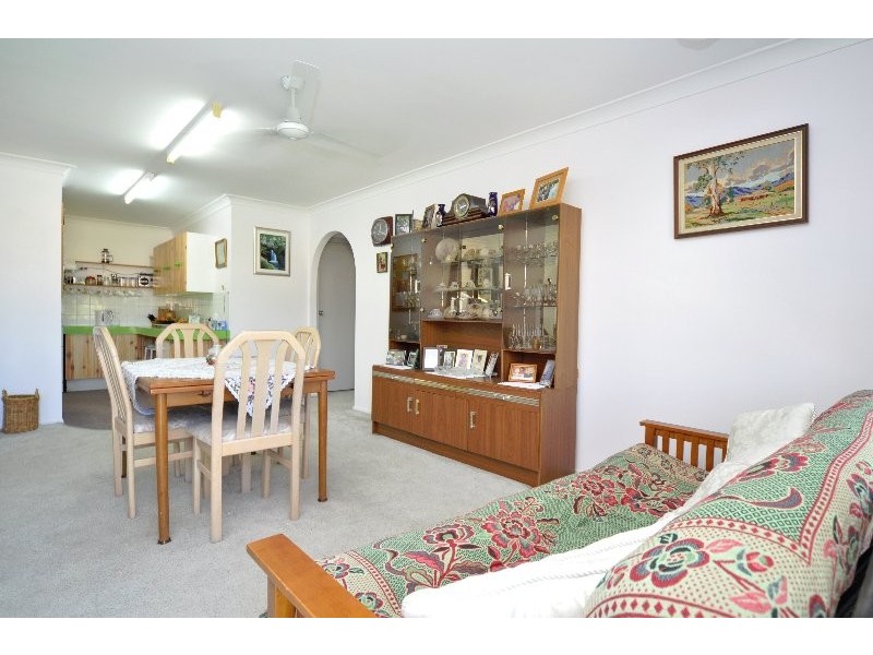 2/219 Central Street, Labrador QLD 4215