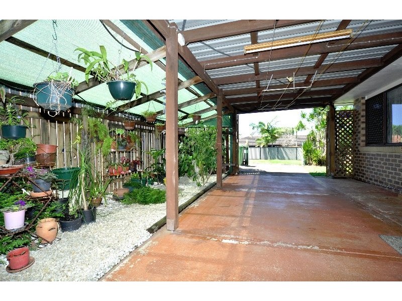 2/219 Central Street, Labrador QLD 4215