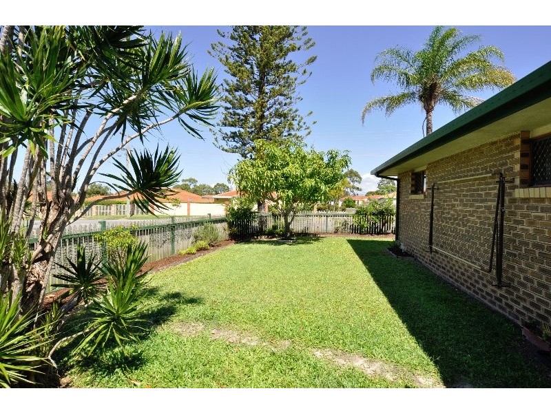 2/219 Central Street, Labrador QLD 4215