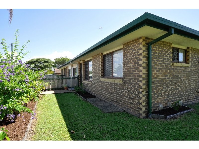 2/219 Central Street, Labrador QLD 4215