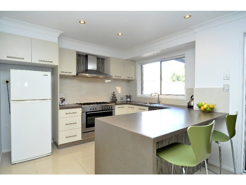 2/4 Kenny Drive, Labrador QLD 4215