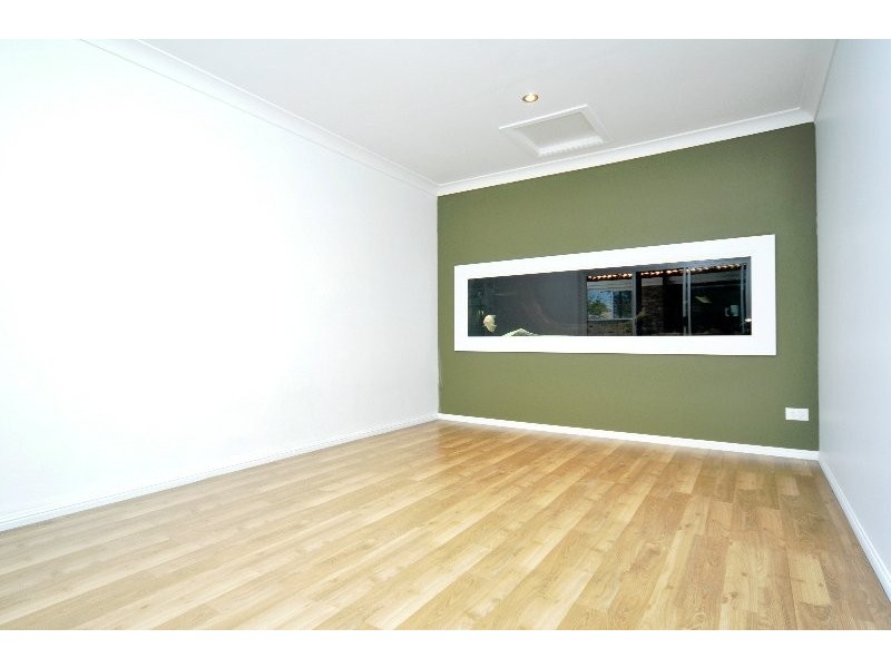 2/4 Kenny Drive, Labrador QLD 4215