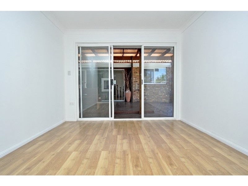 2/4 Kenny Drive, Labrador QLD 4215