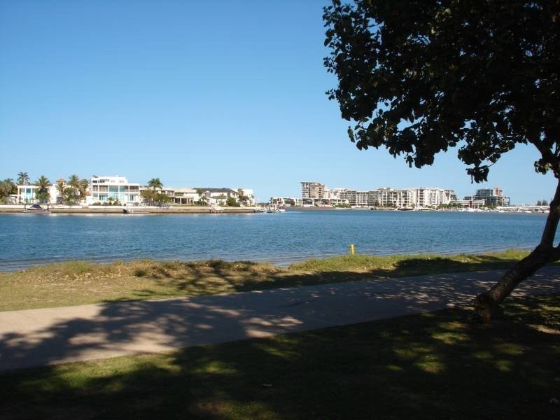 1/27 Drake Avenue, Paradise Point QLD 4216