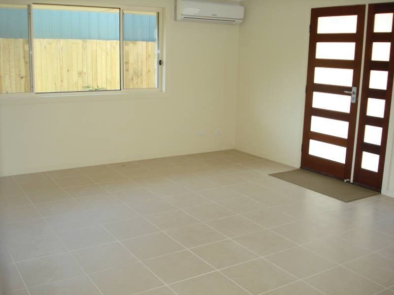 2/27 Drake Avenue, Paradise Point QLD 4216