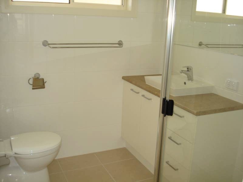 2/27 Drake Avenue, Paradise Point QLD 4216