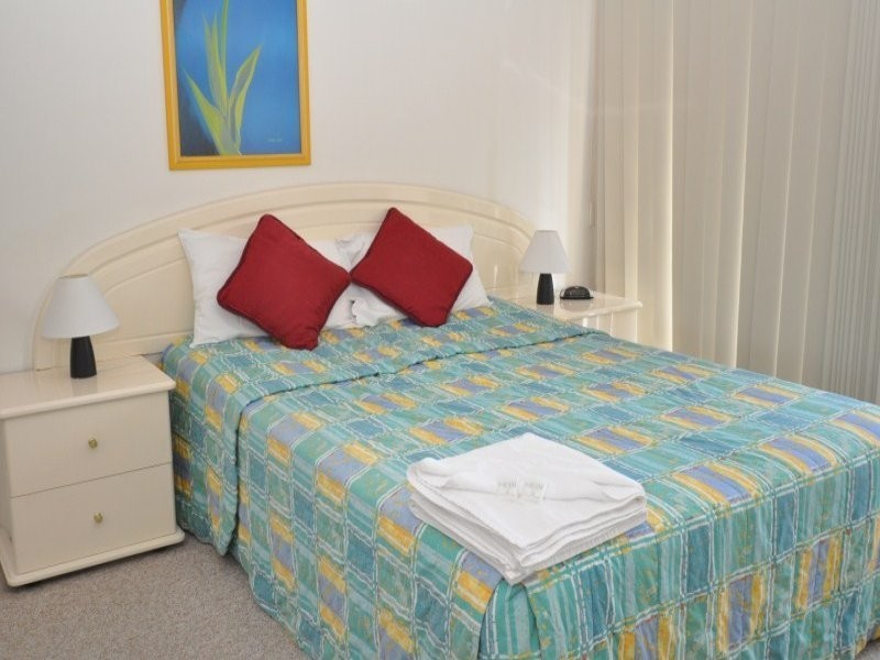 4/37 Bayview Street, Runaway Bay QLD 4216