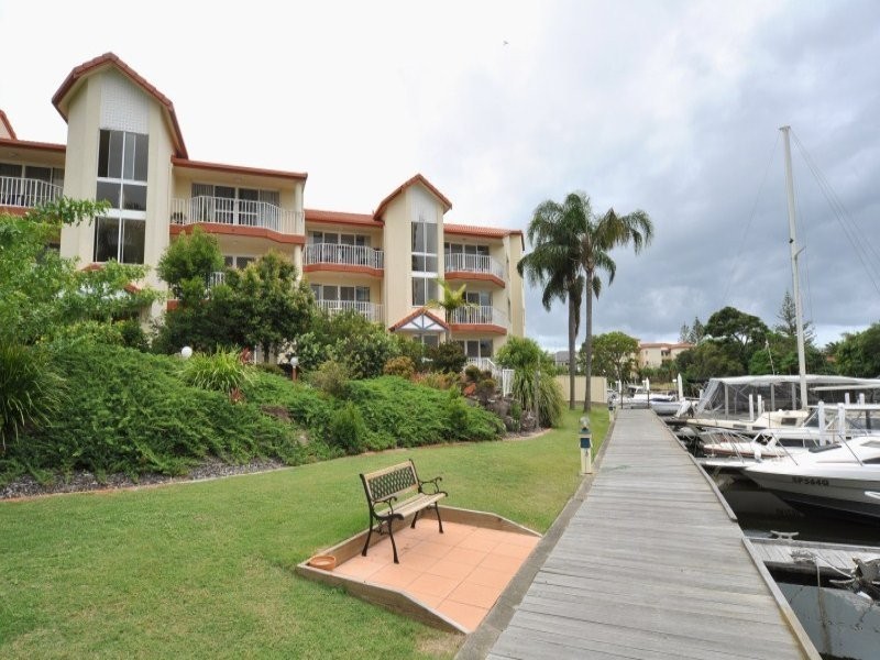 43/37 Bayview Street, Runaway Bay QLD 4216