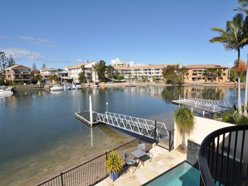 1/48 Vaggelas Crescent, Biggera Waters QLD 4216