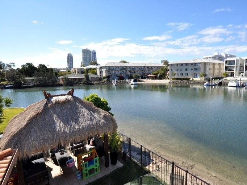 1/48 Vaggelas Crescent, Biggera Waters QLD 4216