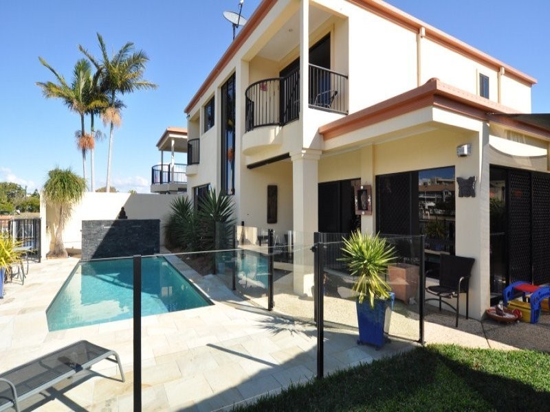 1/48 Vaggelas Crescent, Biggera Waters QLD 4216