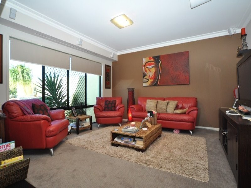 1/48 Vaggelas Crescent, Biggera Waters QLD 4216