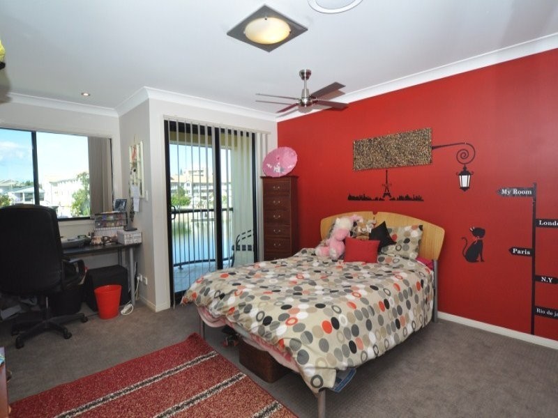 1/48 Vaggelas Crescent, Biggera Waters QLD 4216