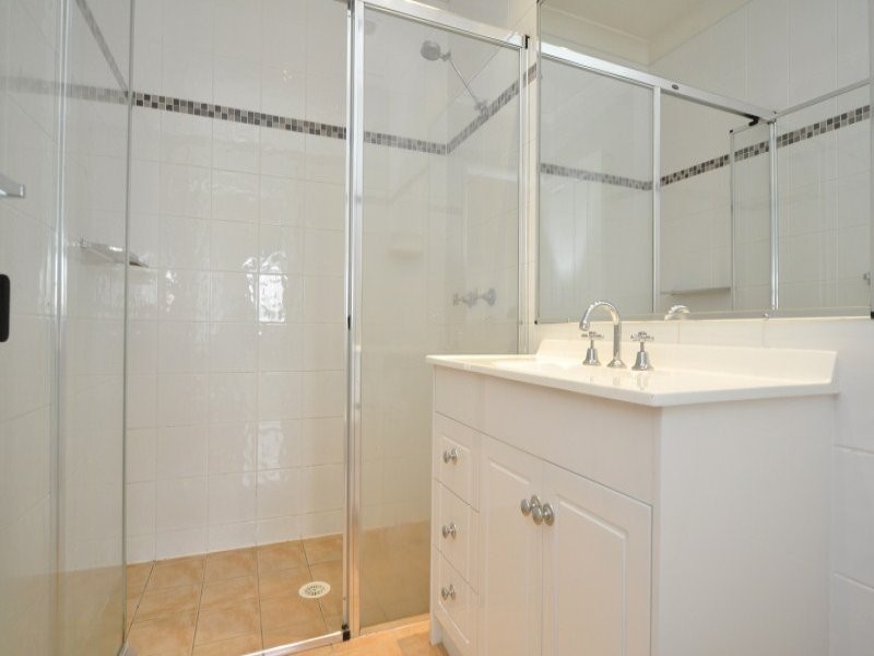 8/26 Bath Street, Labrador QLD 4215