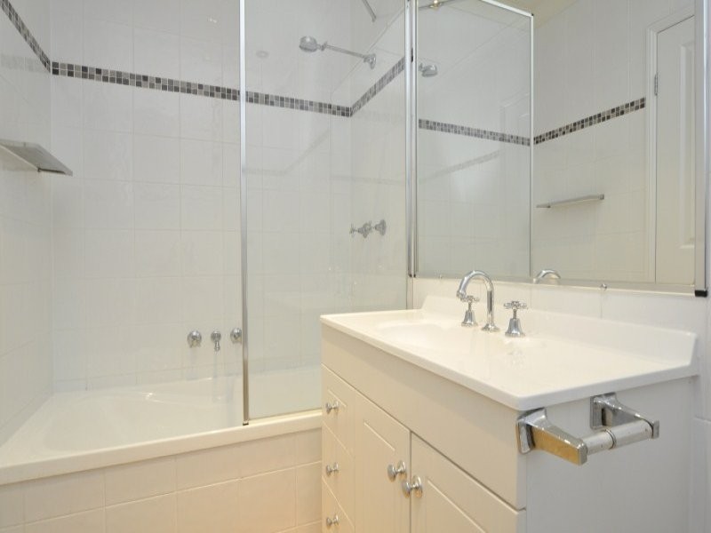 8/26 Bath Street, Labrador QLD 4215