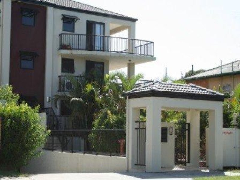 8/26 Bath Street, Labrador QLD 4215