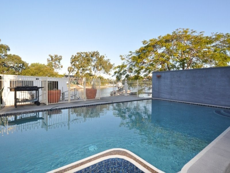 1/5 Perry Place, Biggera Waters QLD 4216