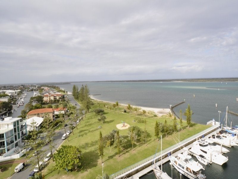 21/19 Oatland Esplanade, Runaway Bay QLD 4216