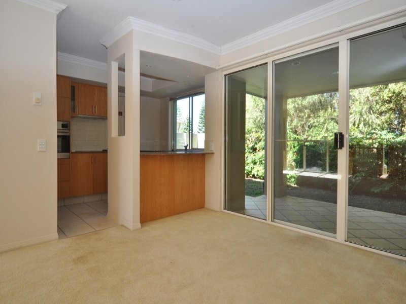 2/433 Brisbane Road, Coombabah QLD 4216