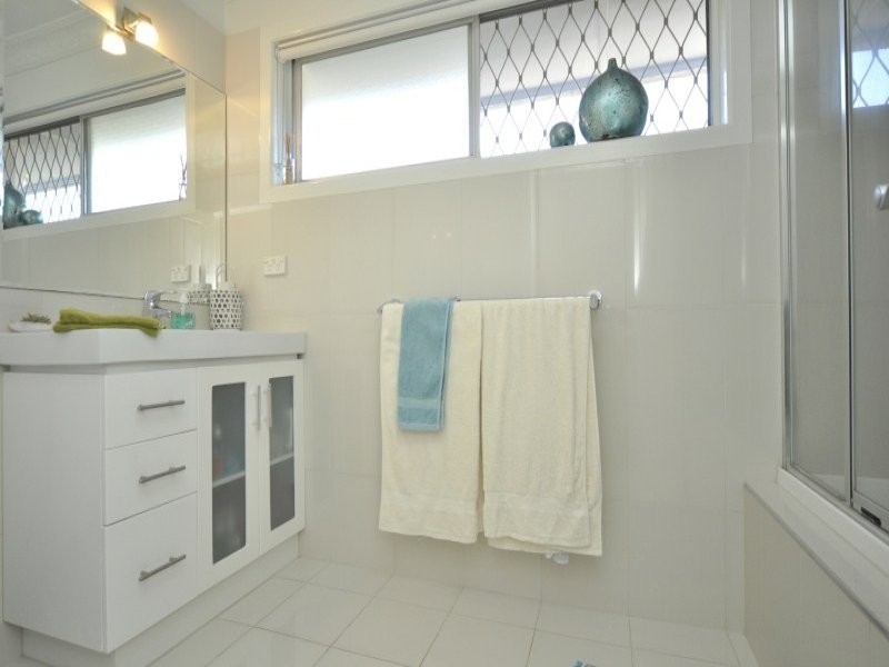 17 Scoter Avenue, Paradise Point QLD 4216