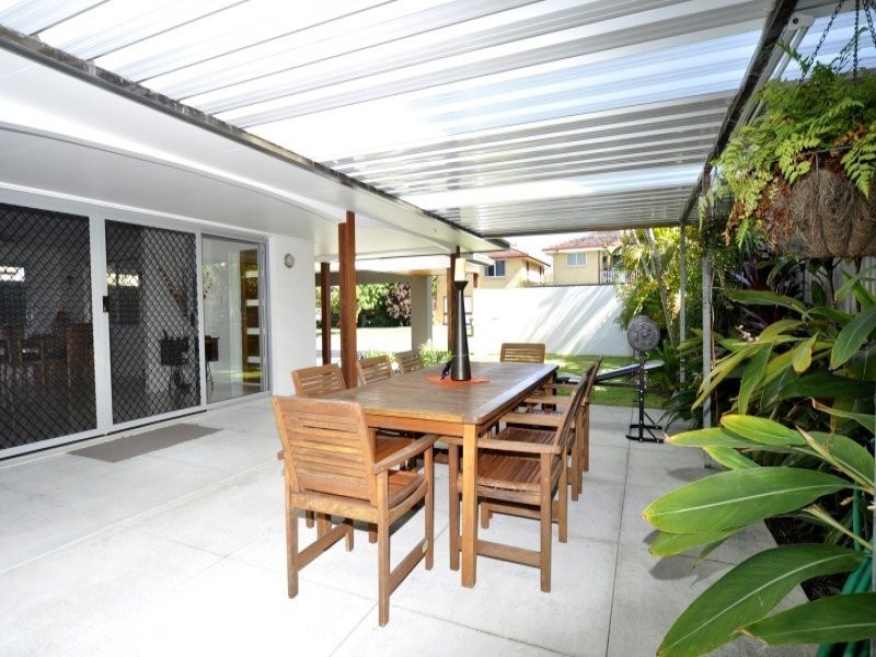 17 Scoter Avenue, Paradise Point QLD 4216