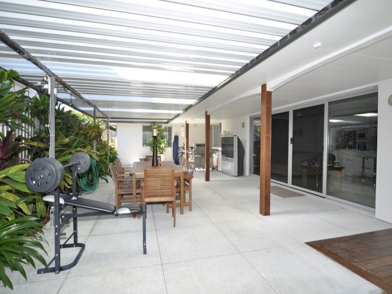 17 Scoter Avenue, Paradise Point QLD 4216