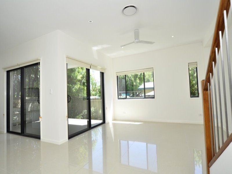 2/7 Penrock Parade, Labrador QLD 4215