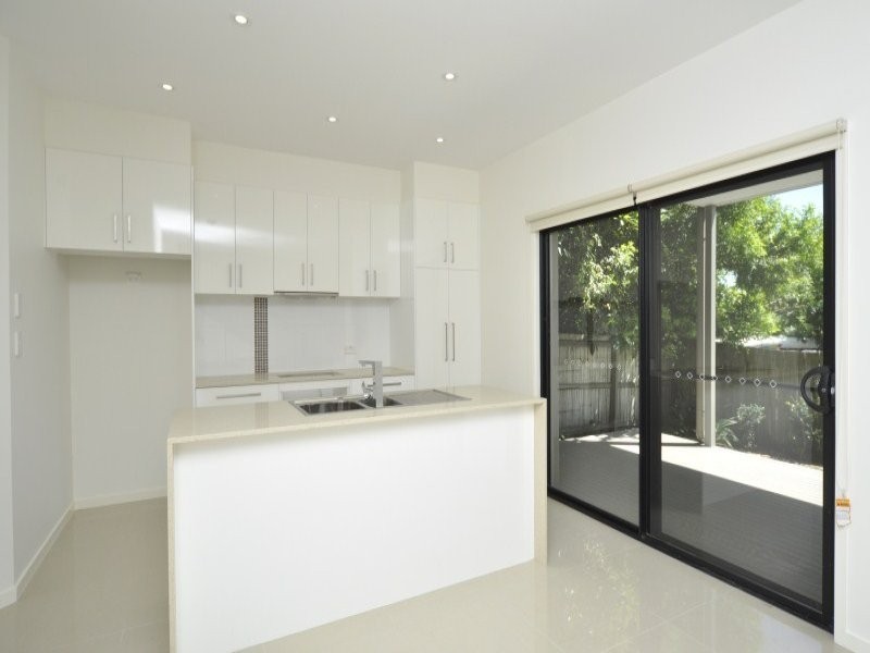 2/7 Penrock Parade, Labrador QLD 4215