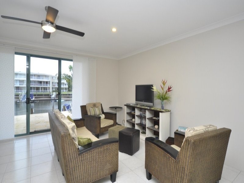 15/3 Lee Road, Runaway Bay QLD 4216