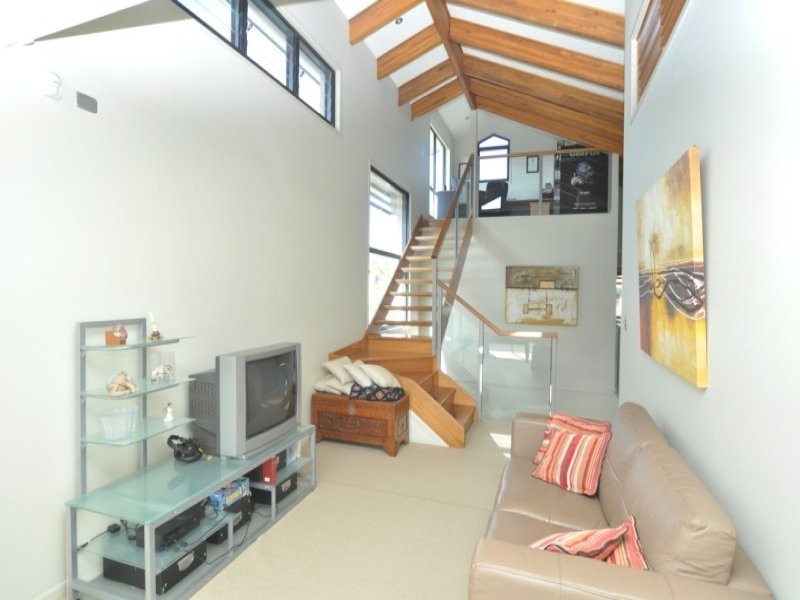 2/15 Jennifer Avenue, Runaway Bay QLD 4216