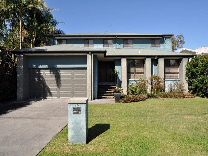 19 Dunnes Avenue, Hope Island QLD 4212