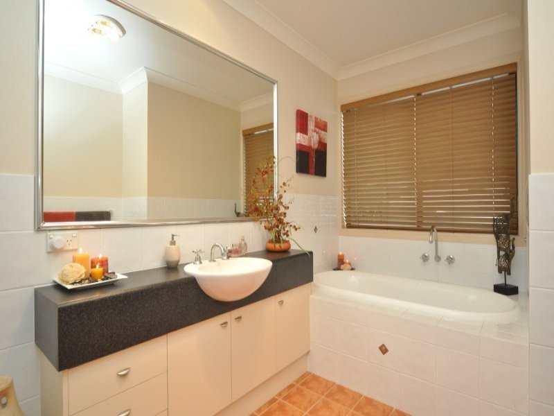 19 Dunnes Avenue, Hope Island QLD 4212