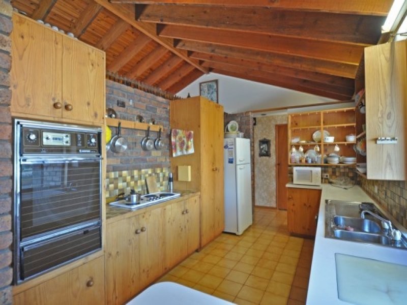 10 Bulolo Avenue, Runaway Bay QLD 4216