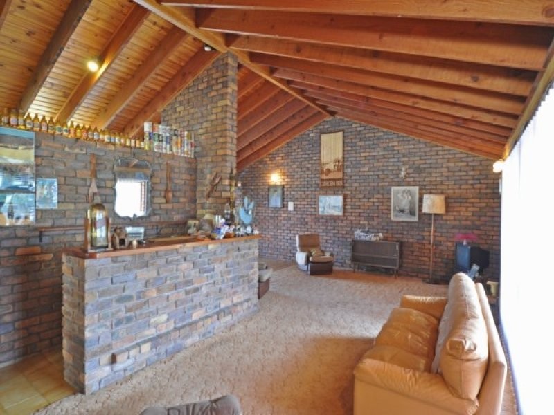 10 Bulolo Avenue, Runaway Bay QLD 4216