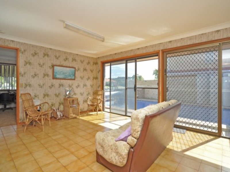 10 Bulolo Avenue, Runaway Bay QLD 4216