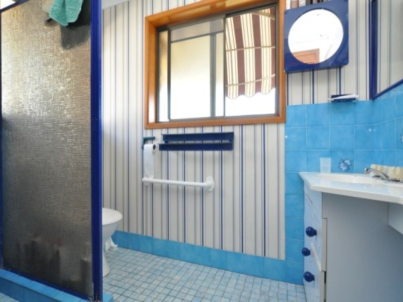 10 Bulolo Avenue, Runaway Bay QLD 4216