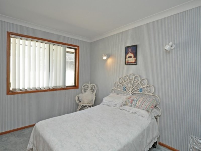 10 Bulolo Avenue, Runaway Bay QLD 4216