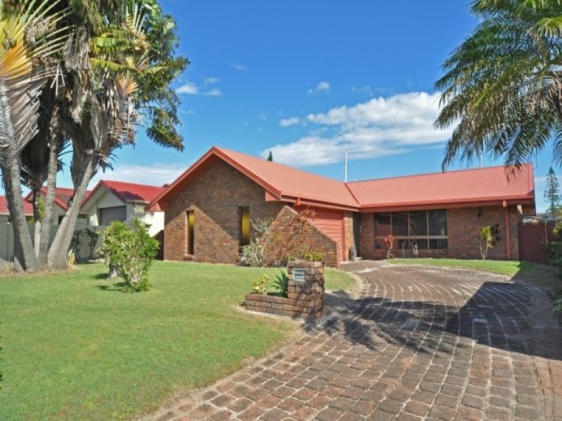 10 Bulolo Avenue, Runaway Bay QLD 4216