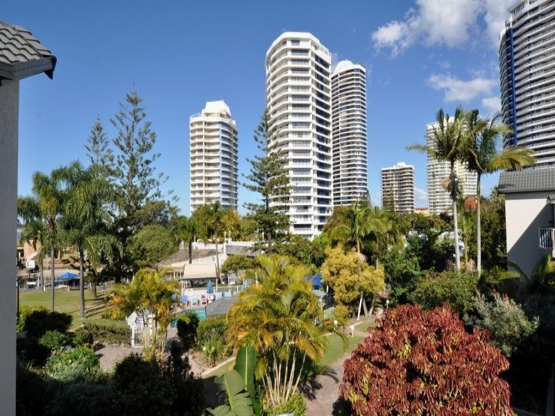 42/37 Bayview Street, Runaway Bay QLD 4216