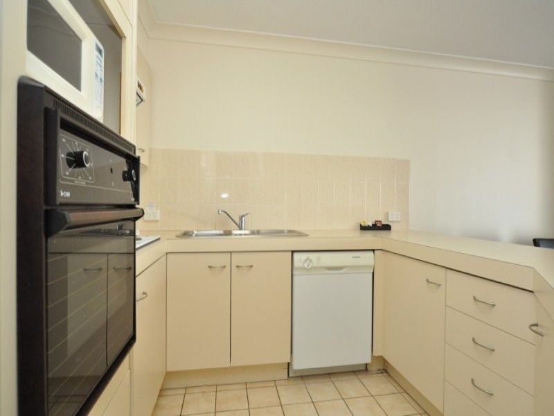 42/37 Bayview Street, Runaway Bay QLD 4216