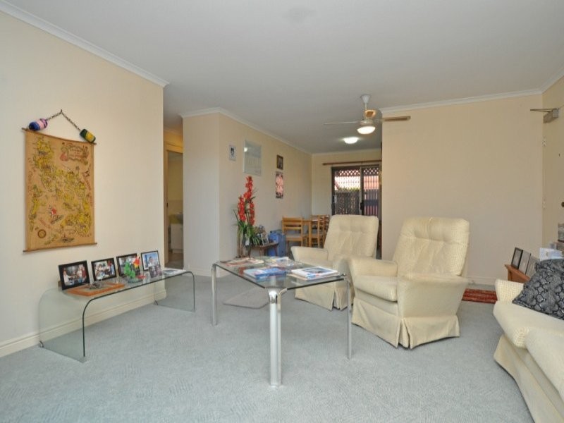 1/106 Bayview Street, Runaway Bay QLD 4216