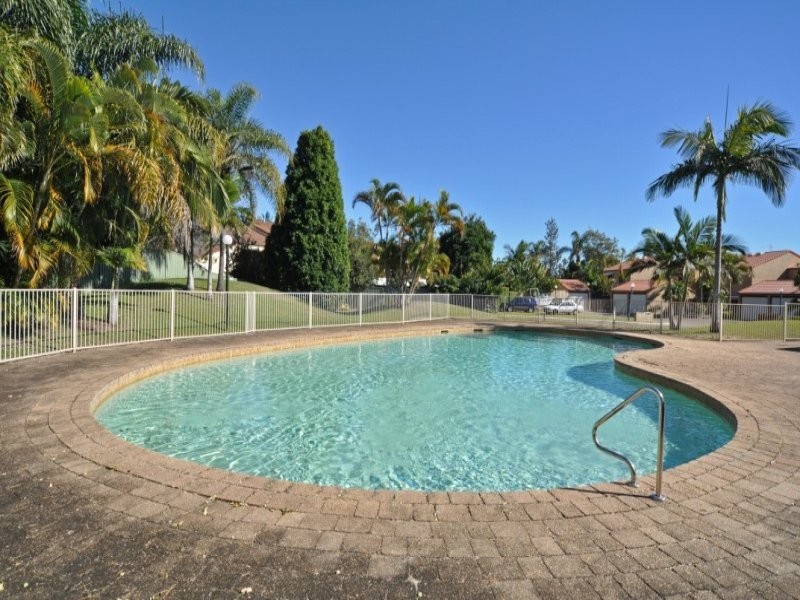 1/106 Bayview Street, Runaway Bay QLD 4216