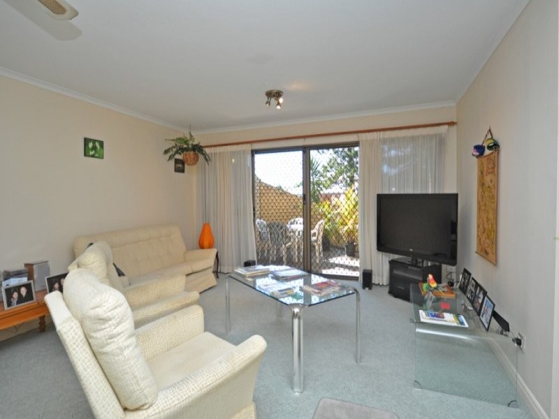 1/106 Bayview Street, Runaway Bay QLD 4216