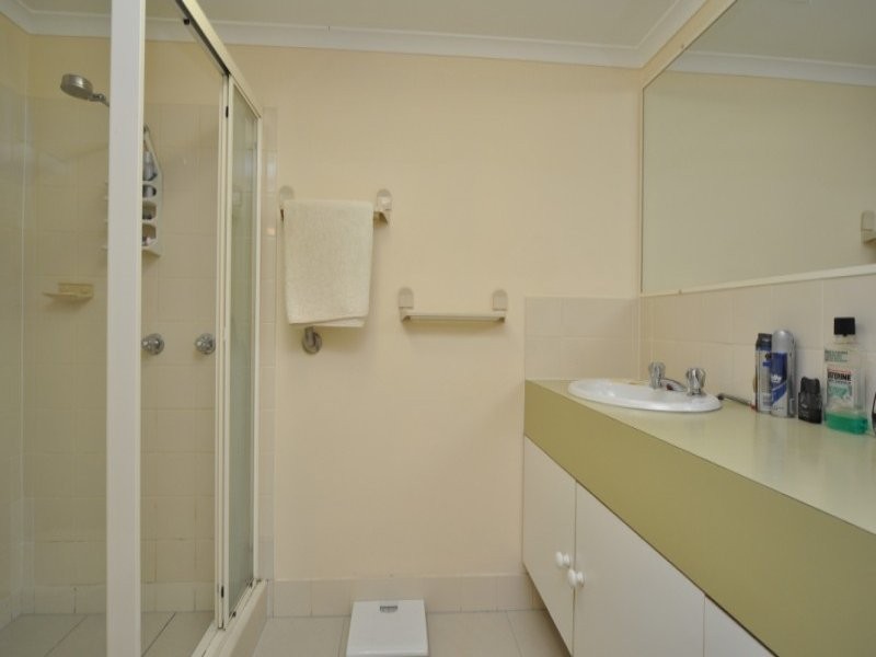 1/106 Bayview Street, Runaway Bay QLD 4216