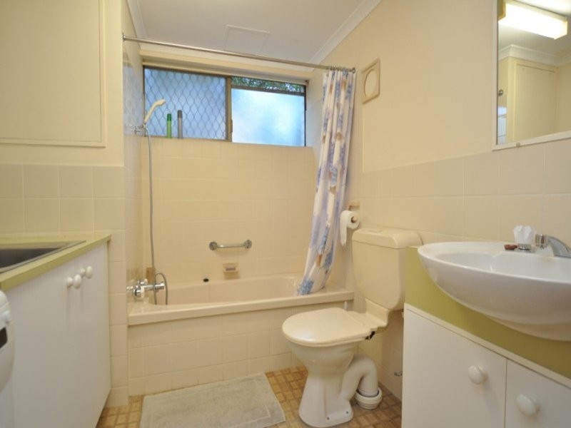 1/106 Bayview Street, Runaway Bay QLD 4216